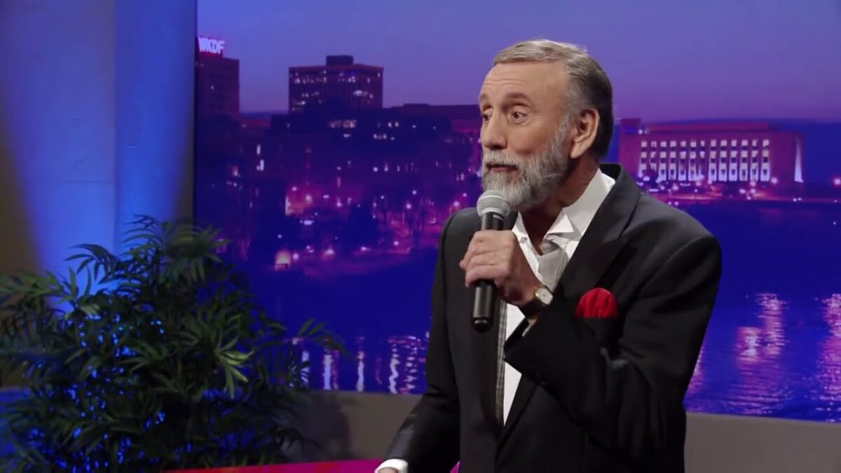 Ray Stevens' Phenomenal Rendition of "Mississippi Squirrel Revival"